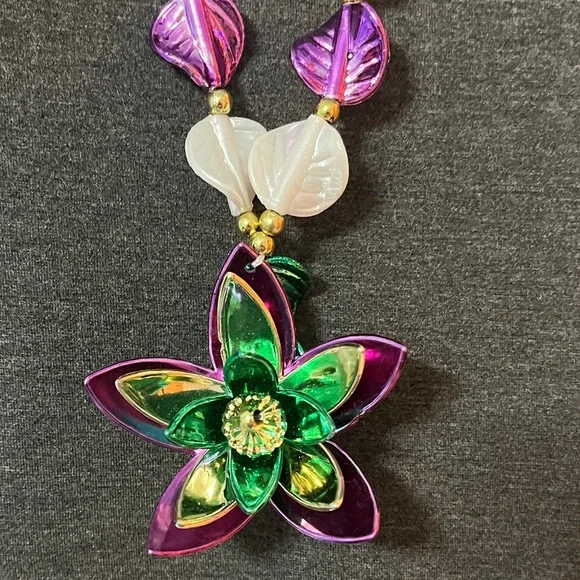 Mardi Gras Flower Beads (2) - Picture 6 of 6